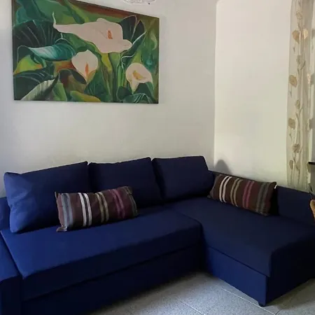 Golfoparadiso Bombon 公寓 Uscio